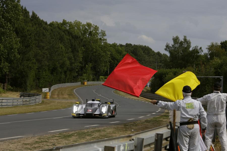  Audi R18 TDI Ultra Le Mans 24hr 2011 года  (фото 55 из 108)